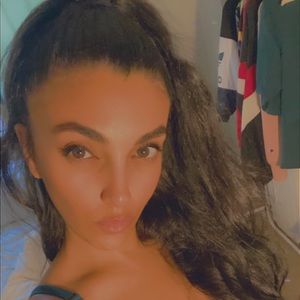 Meet your Posher, Nili